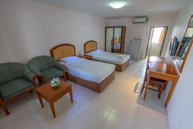 Golden House Service And Apartment Rayong Exterior foto