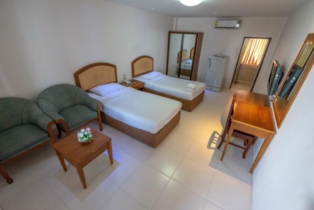 Golden House Service And Apartment Rayong Exterior foto